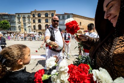 El acto se celebra antes de la tradicional bajada a las Bailas que finaliza los Sanjuanes