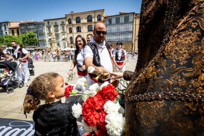 El acto se celebra antes de la tradicional bajada a las Bailas que finaliza los Sanjuanes