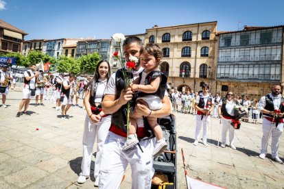 El acto se celebra antes de la tradicional bajada a las Bailas que finaliza los Sanjuanes