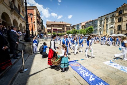 El acto se celebra antes de la tradicional bajada a las Bailas que finaliza los Sanjuanes