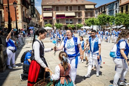 El acto se celebra antes de la tradicional bajada a las Bailas que finaliza los Sanjuanes
