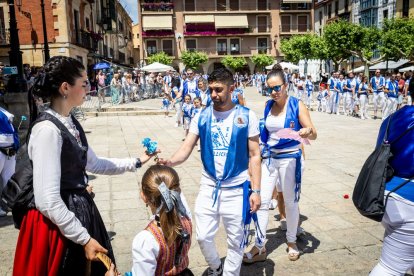 El acto se celebra antes de la tradicional bajada a las Bailas que finaliza los Sanjuanes