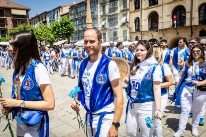 El acto se celebra antes de la tradicional bajada a las Bailas que finaliza los Sanjuanes