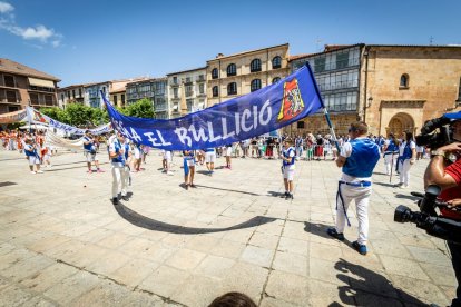 El acto se celebra antes de la tradicional bajada a las Bailas que finaliza los Sanjuanes