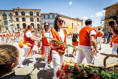 El acto se celebra antes de la tradicional bajada a las Bailas que finaliza los Sanjuanes
