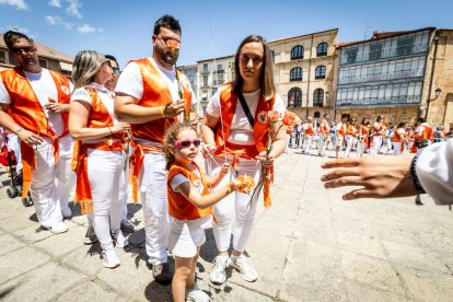 El acto se celebra antes de la tradicional bajada a las Bailas que finaliza los Sanjuanes