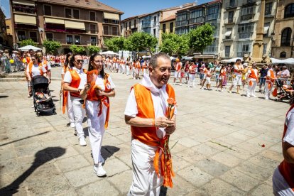 El acto se celebra antes de la tradicional bajada a las Bailas que finaliza los Sanjuanes
