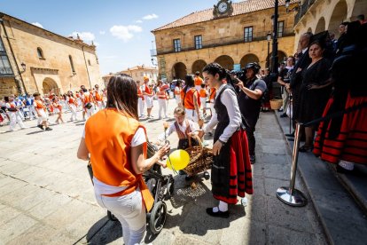 El acto se celebra antes de la tradicional bajada a las Bailas que finaliza los Sanjuanes