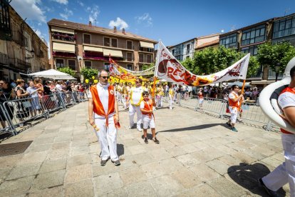 El acto se celebra antes de la tradicional bajada a las Bailas que finaliza los Sanjuanes