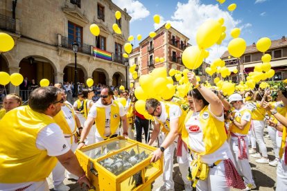 El acto se celebra antes de la tradicional bajada a las Bailas que finaliza los Sanjuanes