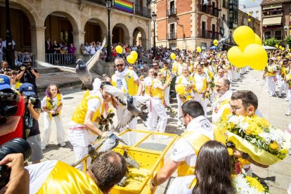 El acto se celebra antes de la tradicional bajada a las Bailas que finaliza los Sanjuanes
