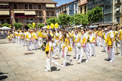 El acto se celebra antes de la tradicional bajada a las Bailas que finaliza los Sanjuanes