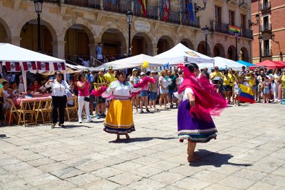 Las Jornadas Interculturales acercaron tradiciones, gastronomía y cultura de emigrantes de otros puntos del mundo al centro de Soria.