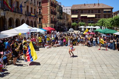 Las Jornadas Interculturales acercaron tradiciones, gastronomía y cultura de emigrantes de otros puntos del mundo al centro de Soria.