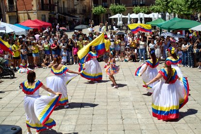 Las Jornadas Interculturales acercaron tradiciones, gastronomía y cultura de emigrantes de otros puntos del mundo al centro de Soria.