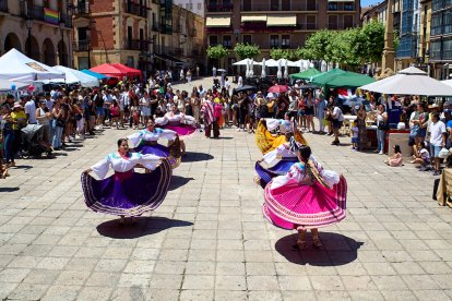 Las Jornadas Interculturales acercaron tradiciones, gastronomía y cultura de emigrantes de otros puntos del mundo al centro de Soria.