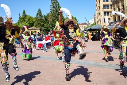Las Jornadas Interculturales acercaron tradiciones, gastronomía y cultura de emigrantes de otros puntos del mundo al centro de Soria.