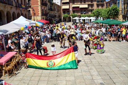 Las Jornadas Interculturales acercaron tradiciones, gastronomía y cultura de emigrantes de otros puntos del mundo al centro de Soria.