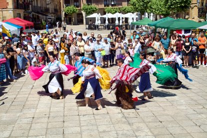 Las Jornadas Interculturales acercaron tradiciones, gastronomía y cultura de emigrantes de otros puntos del mundo al centro de Soria.