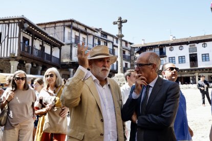 El presidente de la Junta de Castilla y León, Alfonso Fernández Mañueco, clausura el acto de Embutidos Fermín.