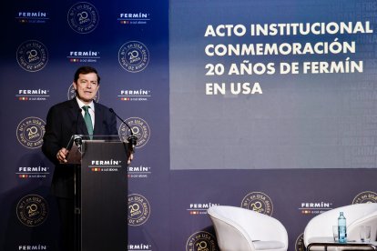 El presidente de la Junta de Castilla y León, Alfonso Fernández Mañueco, clausura el acto de Embutidos Fermín.