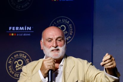 El presidente de la Junta de Castilla y León, Alfonso Fernández Mañueco, clausura el acto de Embutidos Fermín.