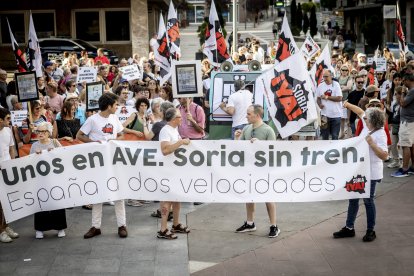 Continuas consignas contra la sucesiva desaparición de los recorridos del tren soriano