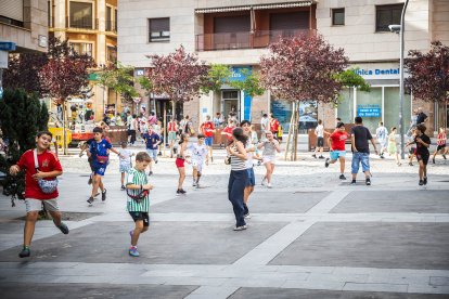 Cientos de sorianos se han acercado al centro para disfrutar con los gigantes y cabezudos.