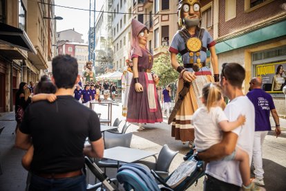 Cientos de sorianos se han acercado al centro para disfrutar con los gigantes y cabezudos.