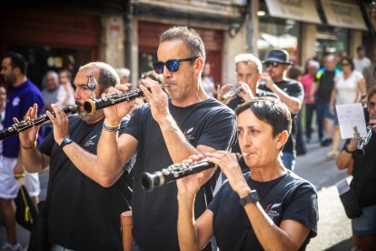 Cientos de sorianos se han acercado al centro para disfrutar con los gigantes y cabezudos.