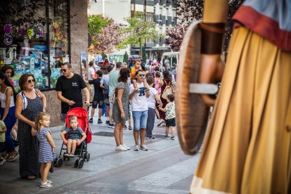 Cientos de sorianos se han acercado al centro para disfrutar con los gigantes y cabezudos.