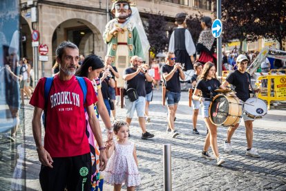 Cientos de sorianos se han acercado al centro para disfrutar con los gigantes y cabezudos.