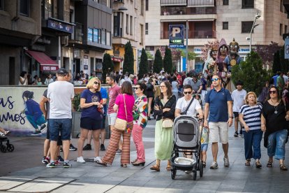 Cientos de sorianos se han acercado al centro para disfrutar con los gigantes y cabezudos.