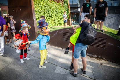 Cientos de sorianos se han acercado al centro para disfrutar con los gigantes y cabezudos.