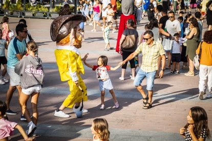 Cientos de sorianos se han acercado al centro para disfrutar con los gigantes y cabezudos.