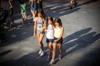 Cientos de sorianos se han acercado al centro para disfrutar con los gigantes y cabezudos.