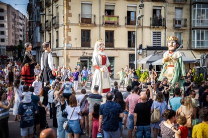 Cientos de sorianos se han acercado al centro para disfrutar con los gigantes y cabezudos.