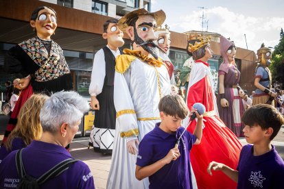 Cientos de sorianos se han acercado al centro para disfrutar con los gigantes y cabezudos.