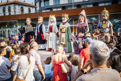 Cientos de sorianos se han acercado al centro para disfrutar con los gigantes y cabezudos.