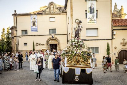 El recorrido pone fin a la novena en honor a la Virgen del Carmen
