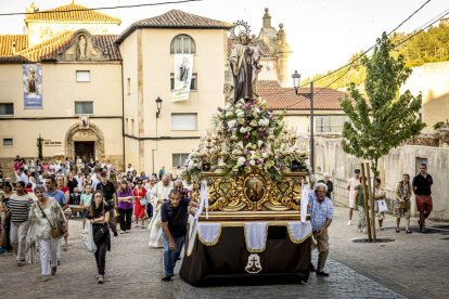 El recorrido pone fin a la novena en honor a la Virgen del Carmen