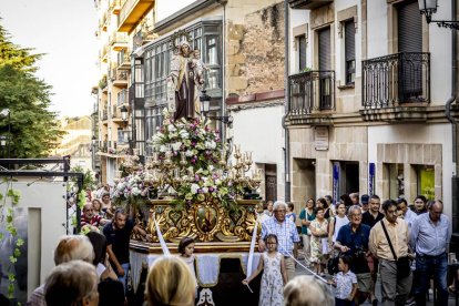 El recorrido pone fin a la novena en honor a la Virgen del Carmen