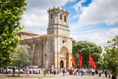 La Blanca reúne a cientos de peregrinos en la romería de Cabrejas del Pinar.