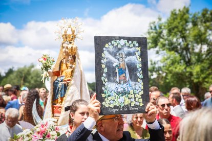 La Blanca reúne a cientos de peregrinos en la romería de Cabrejas del Pinar.