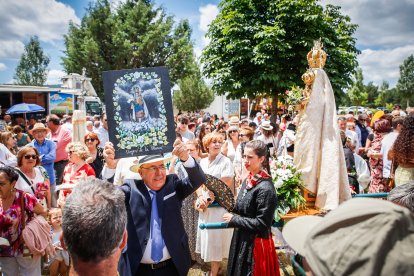 La Blanca reúne a cientos de peregrinos en la romería de Cabrejas del Pinar.