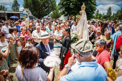 La Blanca reúne a cientos de peregrinos en la romería de Cabrejas del Pinar.