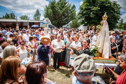 La Blanca reúne a cientos de peregrinos en la romería de Cabrejas del Pinar.