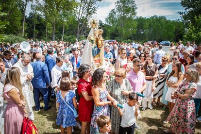 La Blanca reúne a cientos de peregrinos en la romería de Cabrejas del Pinar.