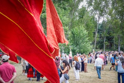 La Blanca reúne a cientos de peregrinos en la romería de Cabrejas del Pinar.