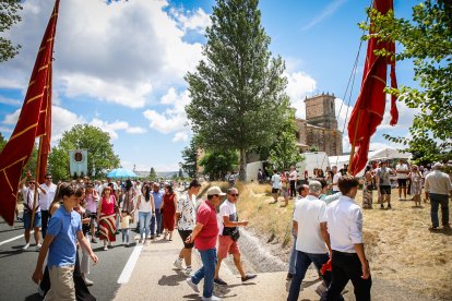 La Blanca reúne a cientos de peregrinos en la romería de Cabrejas del Pinar.